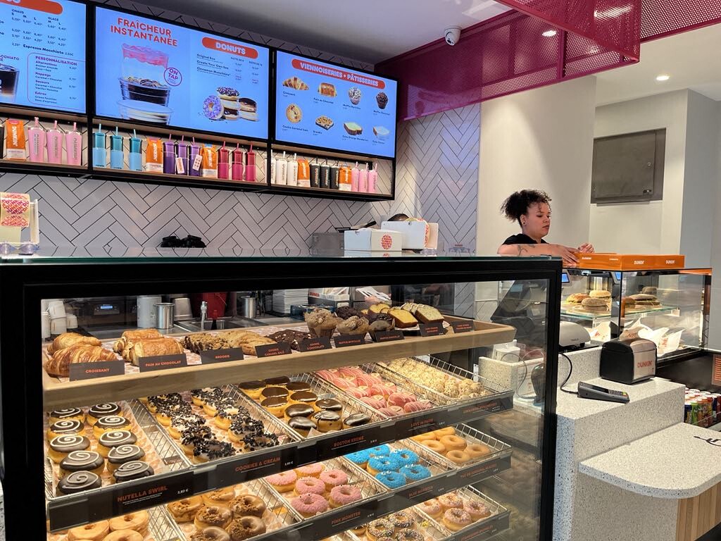 après Krispy Kreme, Dunkin' ouvre son premier coffee shop à Paris
