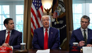 Donald Trump assure que l'économie va décoller mais reconnaît un risque de récession