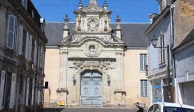 L'ancien professeur du Prytanée militaire de La Flèche, soupçonné de viols sur des élèves, est mort