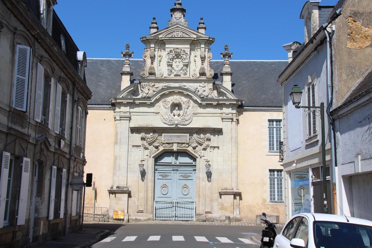 L'ancien professeur du Prytanée militaire de La Flèche, soupçonné de viols sur des élèves, est mort