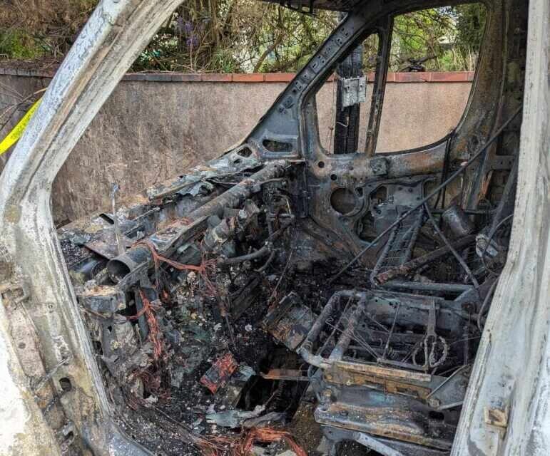 Il s'agit de carcasses désossées qui sont brûlées dans le quartier.