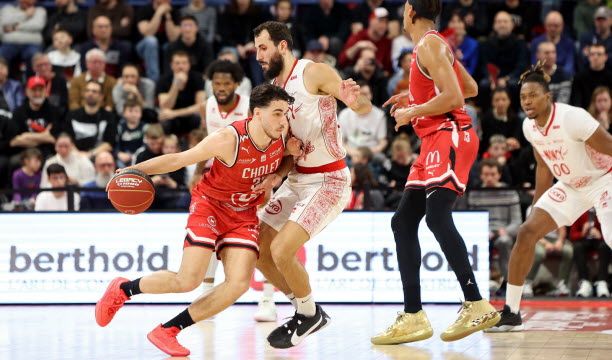 ENZO GOUDOU-SINHA. Après avoir défendu les couleurs de Châlons-Reims, Cholet, Saint-Quentin et Andorre, le meneur (26 ans) est de retour au SLUC ! La nouvelle n'a pas encore été confirmée par le club nancéien, mais le champion de France espoirs 2017 sera bien de retour à Gentilly.Photo Fred Marvaux