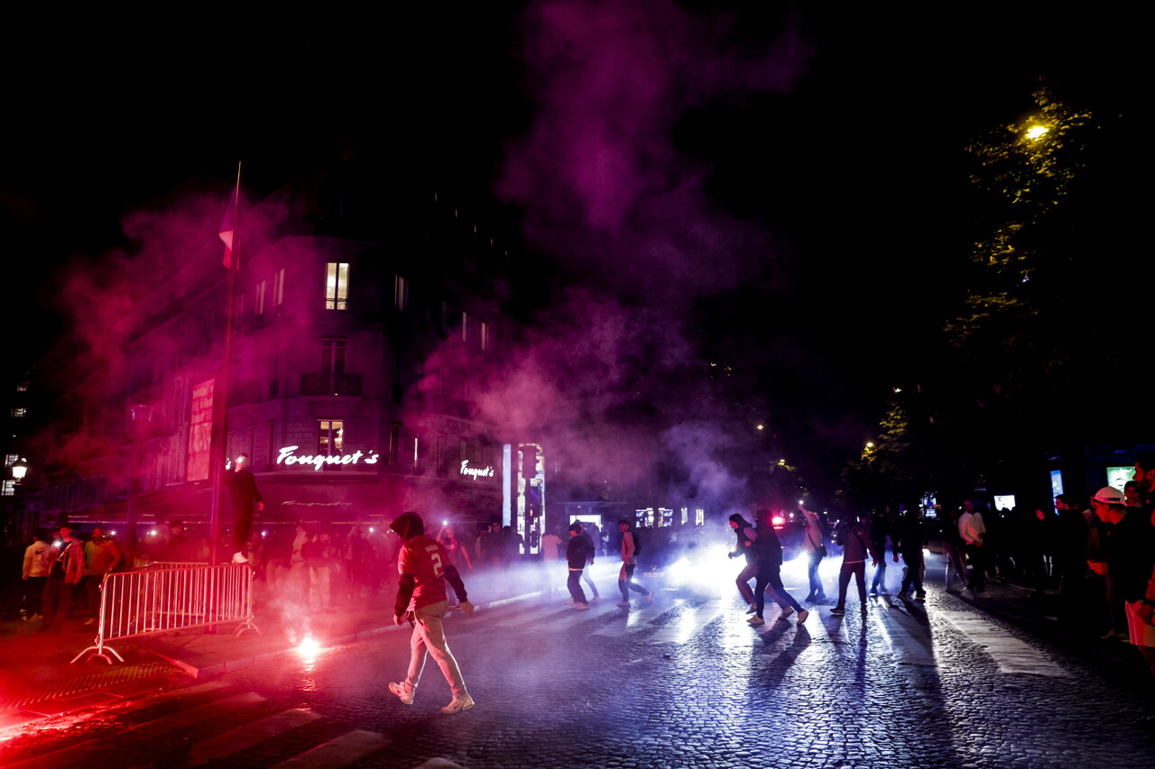 après la liesse de la victoire du PSG face à Arsenal, le chaos à Paris, des blessés graves