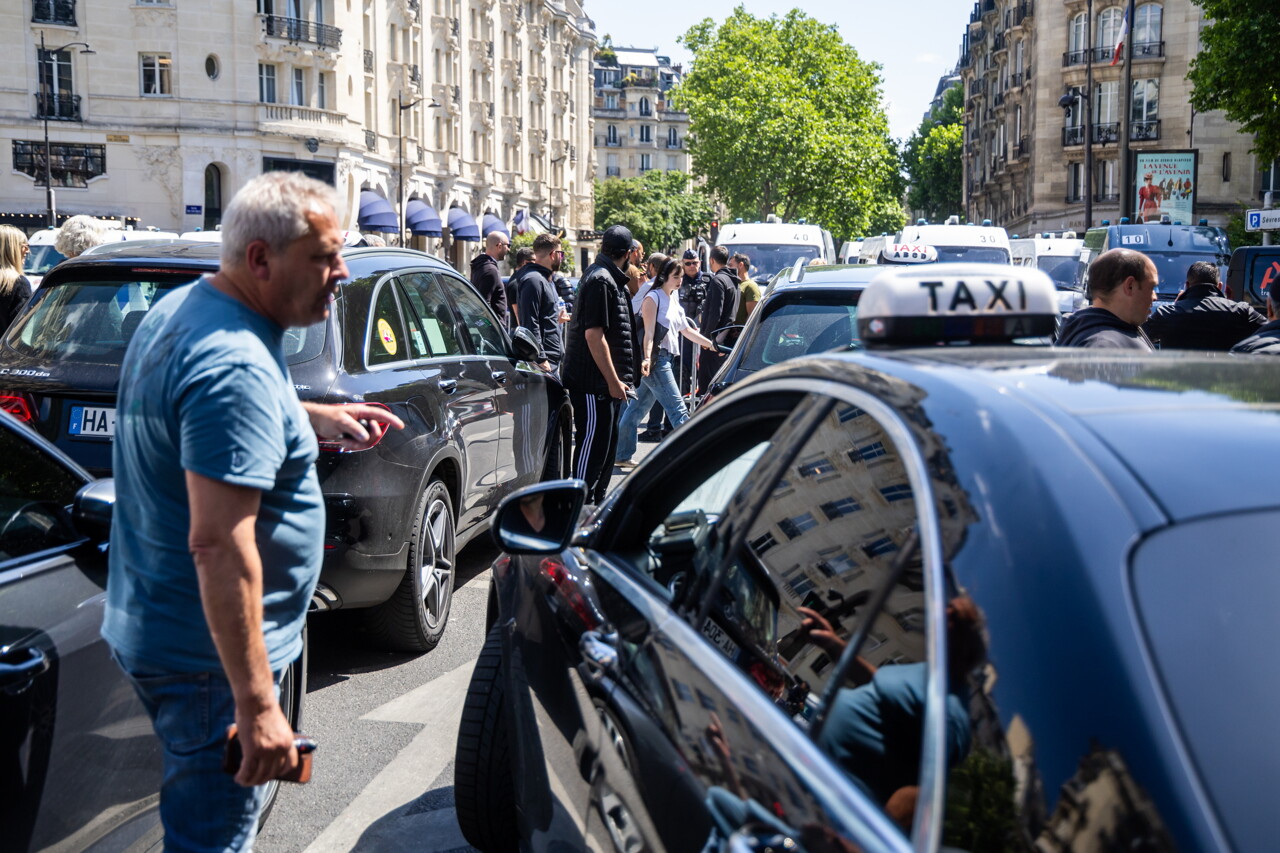 les taxis en colère continuent de faire planer la menace de blocages à Paris