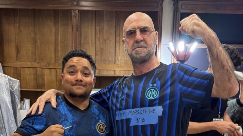 Inter : quand Éric Cantona s'affiche avec un maillot nerazzuro spécial "Marseille" avant la finale
