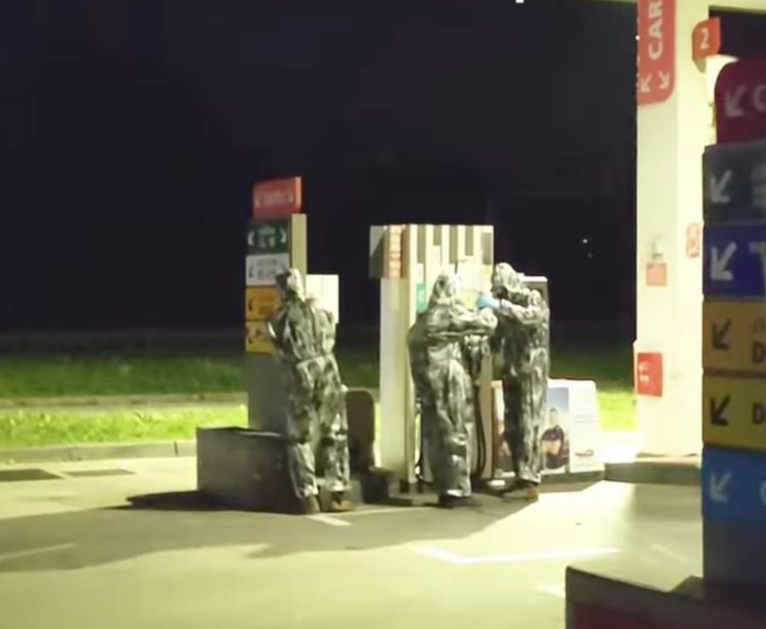 des militants s'en prennent à des stations services Total