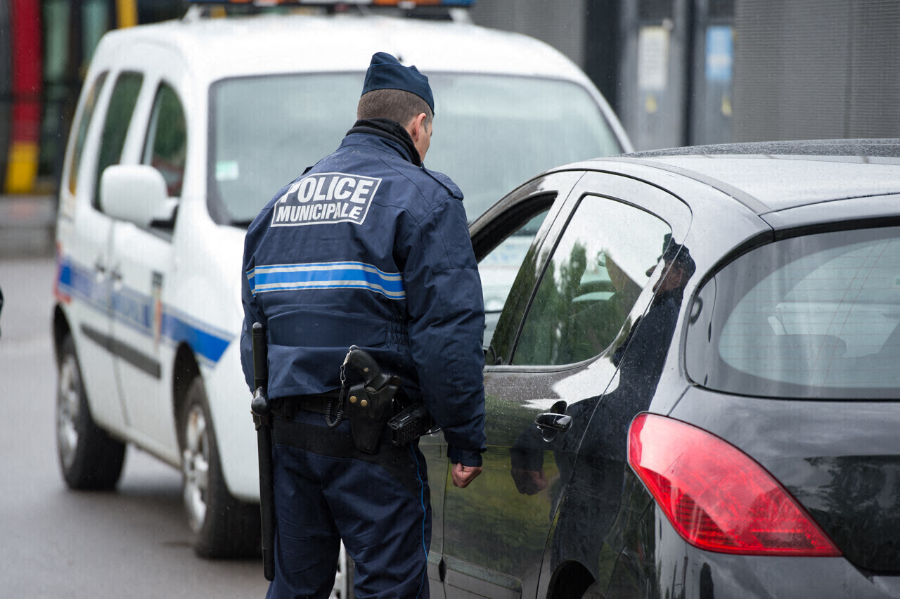 Lille. Son permis suspendu pour téléphone au volant, il se justifie : "Je filmais l'accident"