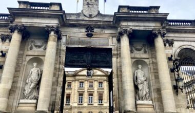 avec la multiplication des candidatures à droite et au centre, l’opposition s’enlise