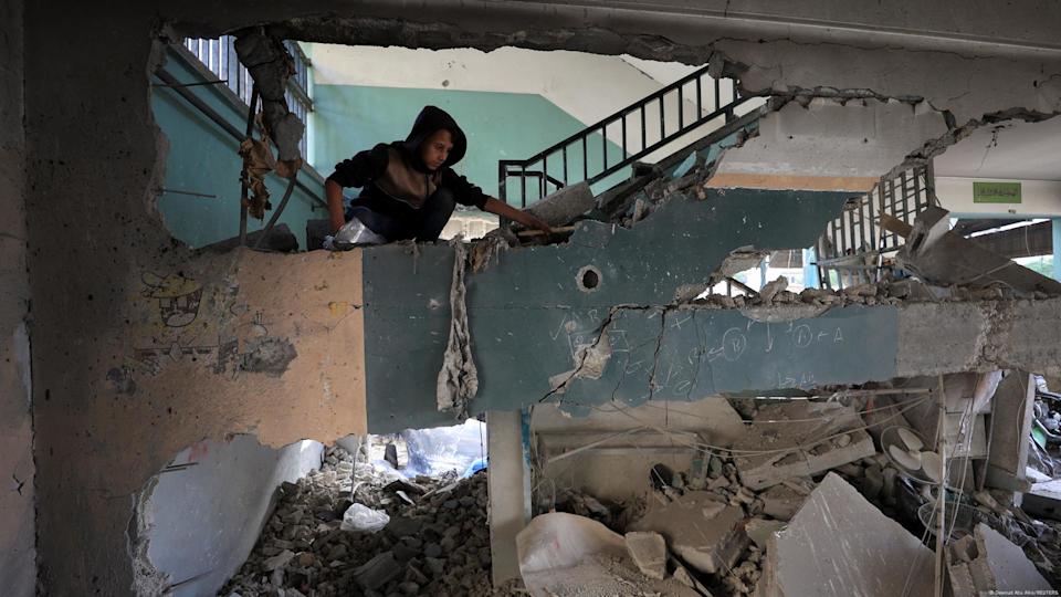 Israël dit avoir visé des terroristes du Hamas lors de la frappe contre une école accueillant des déplacés<span class="copyright">Dawoud Abu Alka/REUTERS</span>