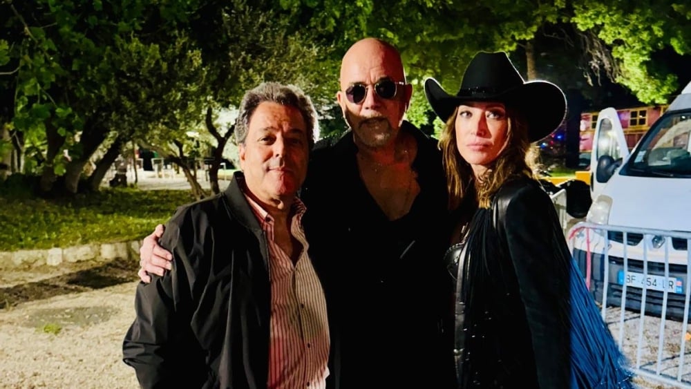 À Arles, un tournage mystérieux au Patio de Camargue en présence de Pascal Obispo et Laura Smet