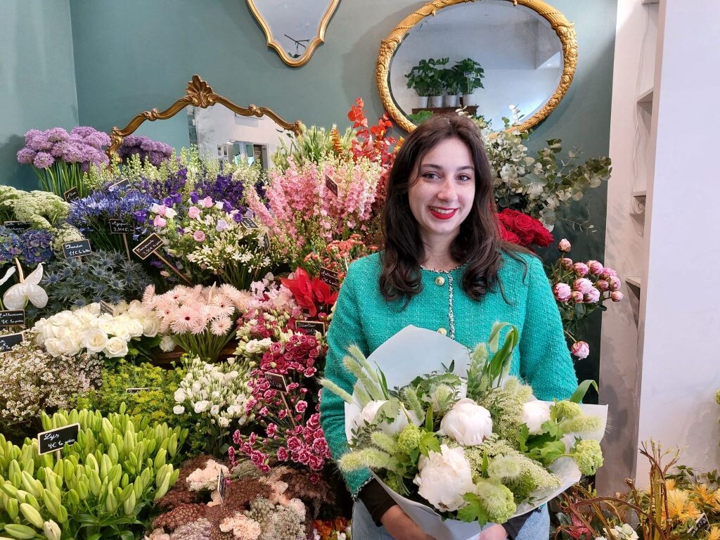 Après avoir fait des bouquets pour Vuitton et Chanel, elle ouvre sa boutique à Strasbourg