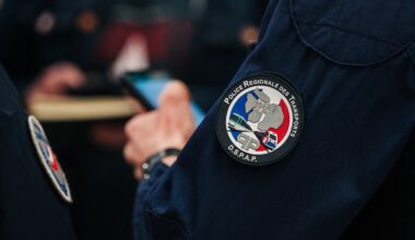 en fumant sur le quai du métro, il attire l'attention des policiers qui décrochent le gros lot