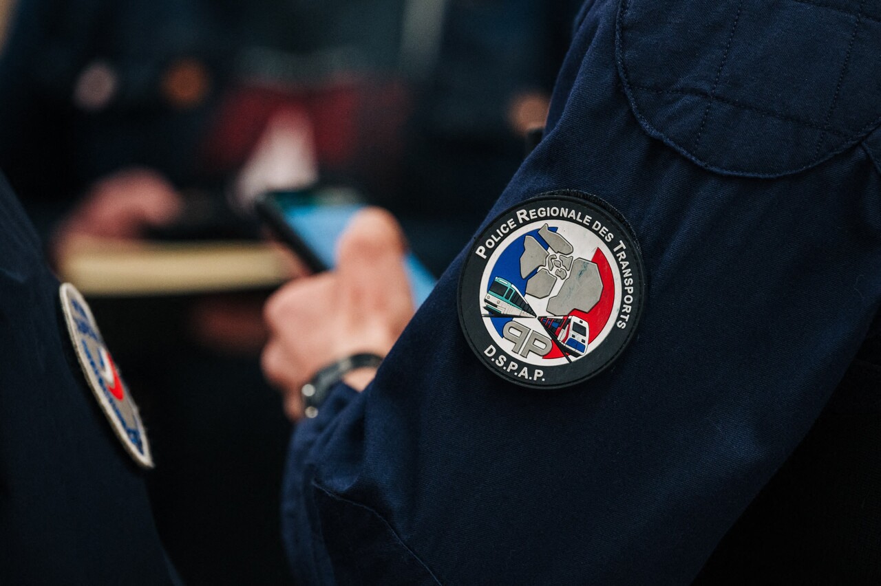 en fumant sur le quai du métro, il attire l'attention des policiers qui décrochent le gros lot