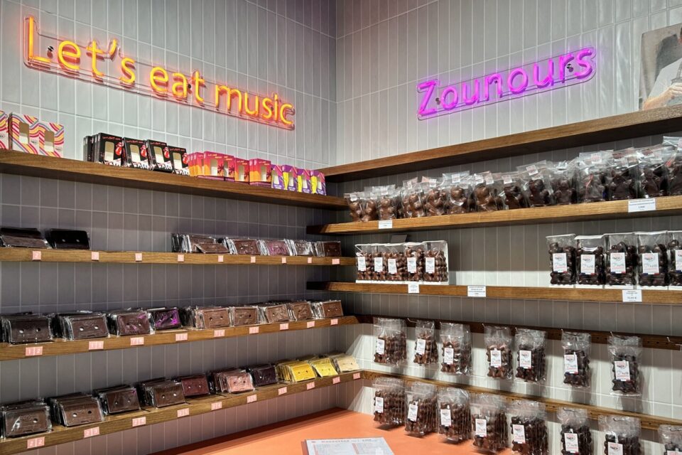Nounours en chocolat, tablettes, barres chocolatées, biscuits... Une cinquantaine de références est proposée dans la boutique Les Petits Bonheurs.