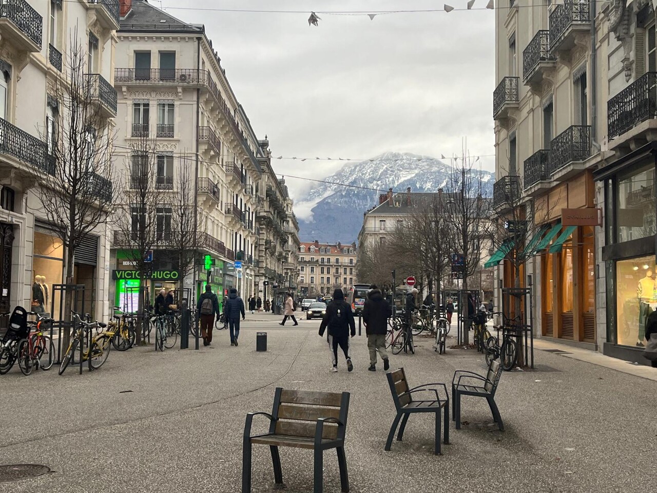 Grenoble. Pour aider les familles sans logement, la mairie "passe à l'étape supérieure"