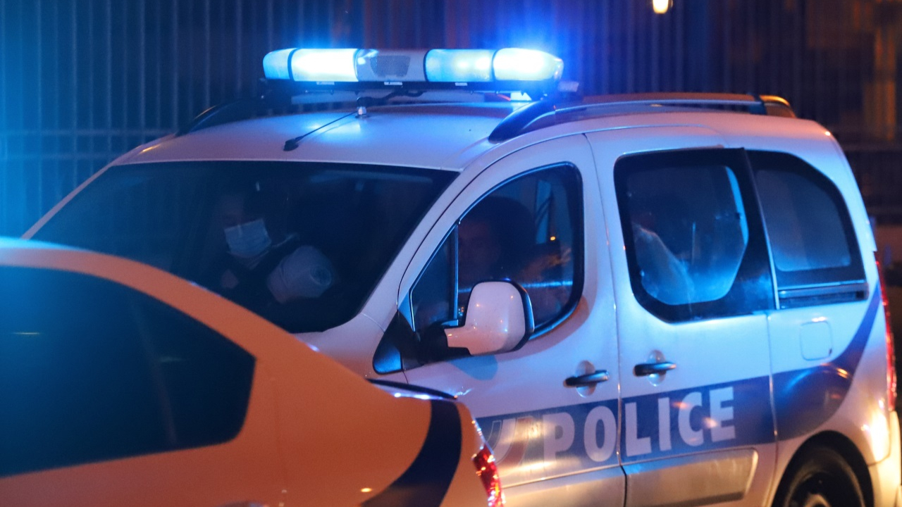 un homme victime d’un coup de couteau dans son appartement