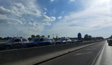 une opération escargot en cours, le trafic à l'arrêt, des kilomètres de bouchons se forment
