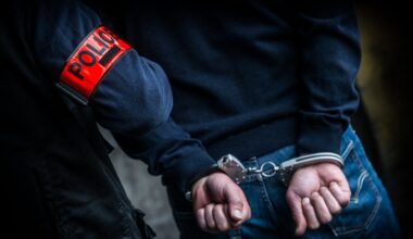 contrôlé à la gare Montparnasse à Paris, il a bien du mal à expliquer son pactole