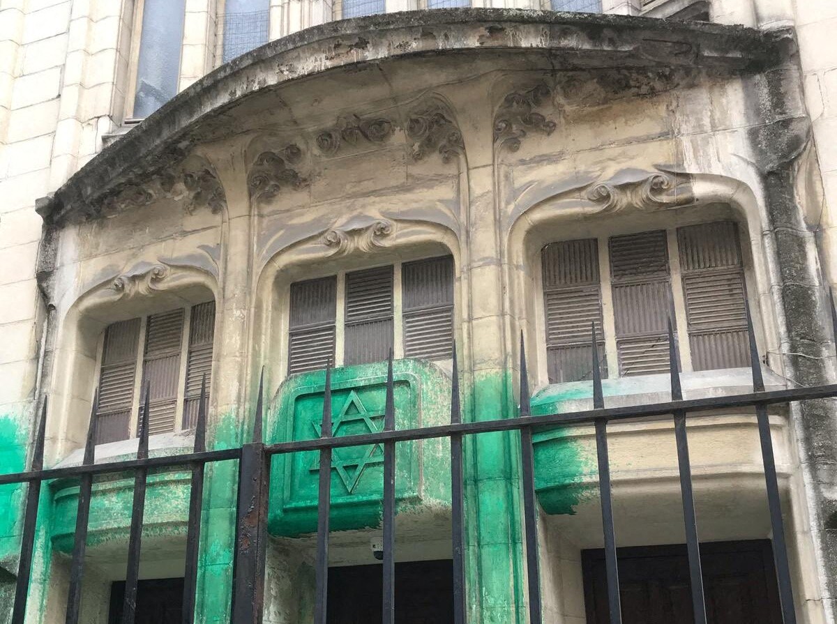 à Paris, jets de peinture verte sur deux synagogues et le Mémorial de la Shoah