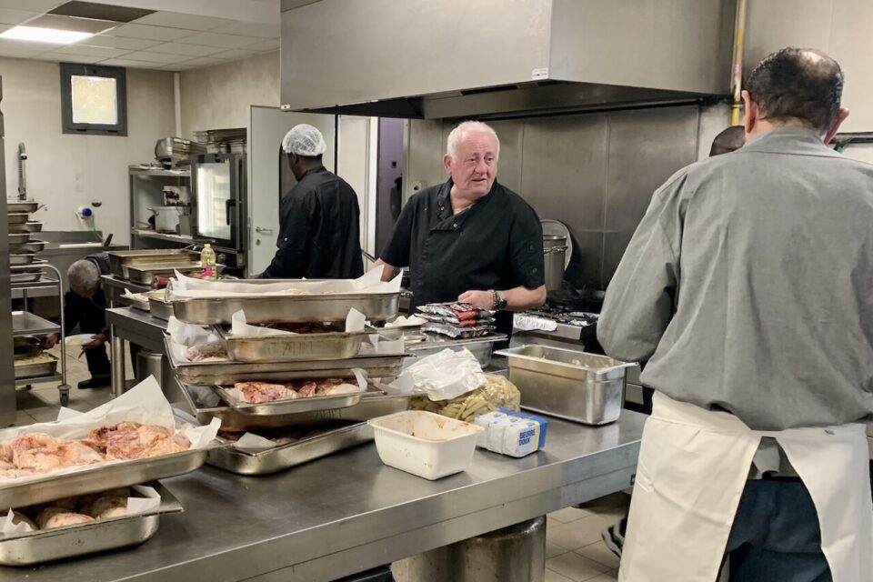 Une centaine de bénévoles oeuvrent à faire tourner la Halte solidarité.