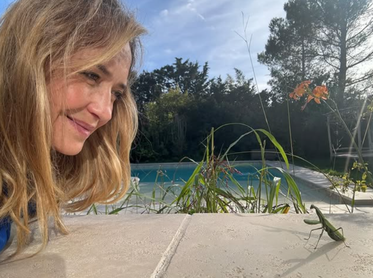 Hélène de Fougerolles : à quoi ressemble sa nouvelle vie dans sa maison du Lubéron, loin de Paris ?