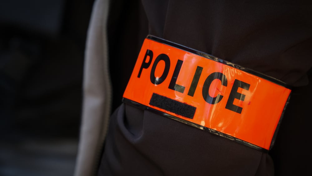 un automobiliste de 21 ans s'arrête pour passer un coup de fil, il se fait voler voiture et téléphone