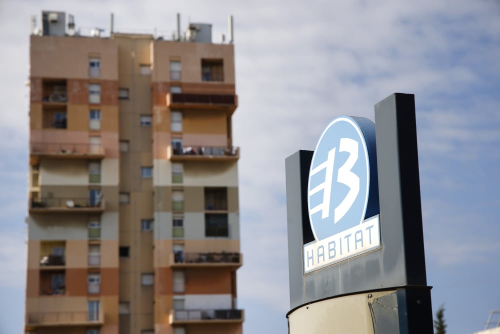 la justice confirme la suspension de l'ex-directeur de 13 Habitat mais rétablit son salaire