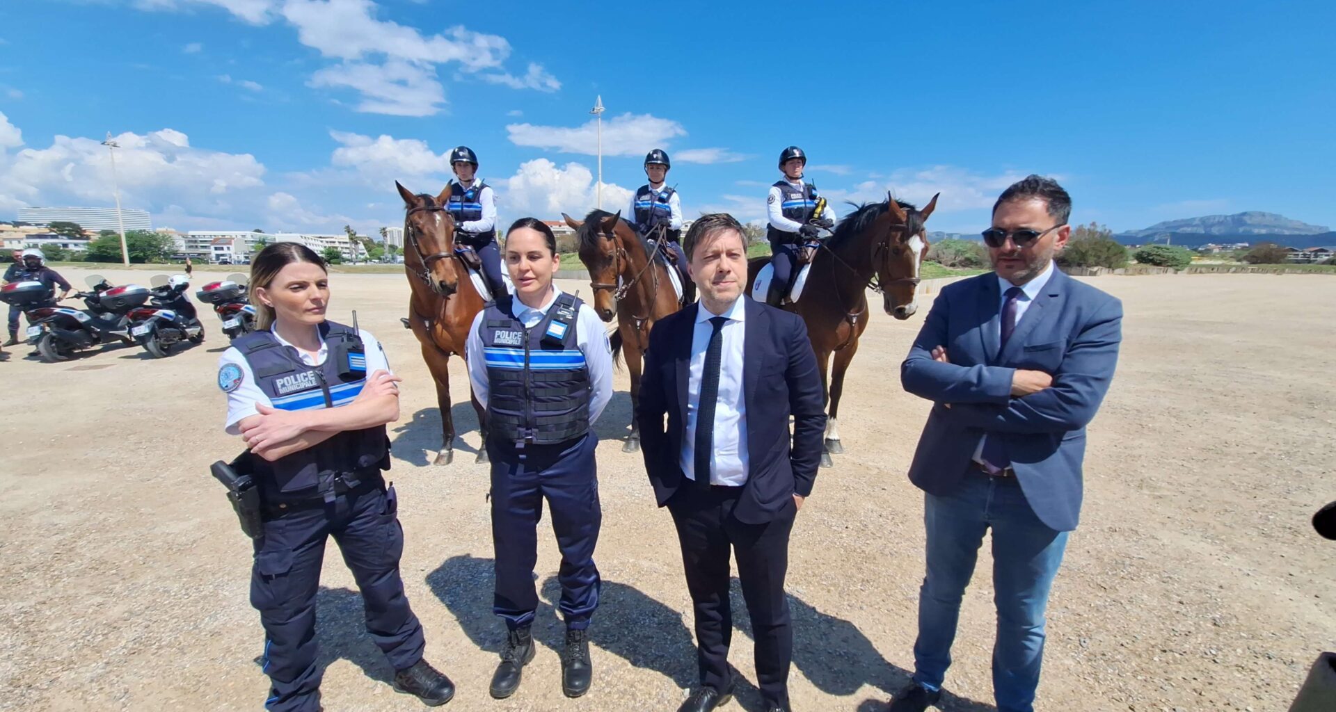 "Les mentalités ont évolué" : des jeunes un peu moins "hétéro", un peu plus LGBT+