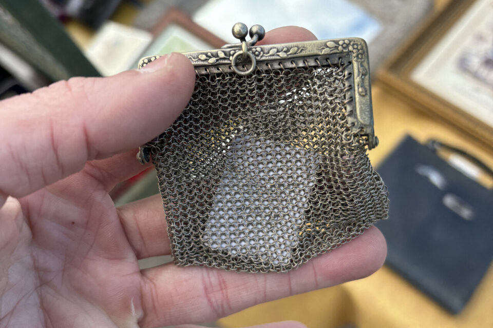 Porte-monnaie côte de maille en argent. 