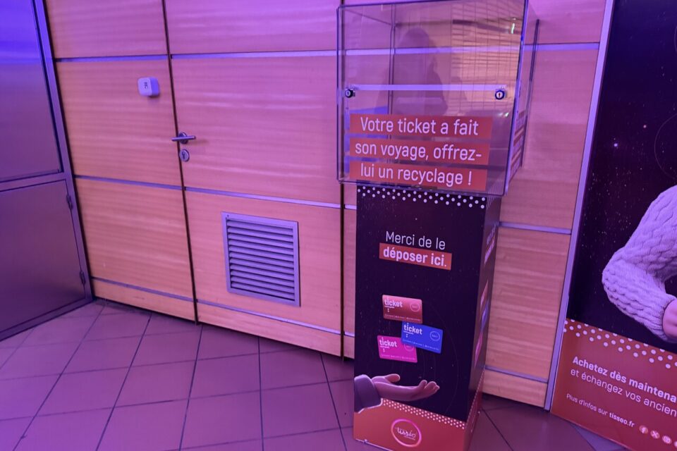 Des boîtes de recyclage pour ces vieux tickets 