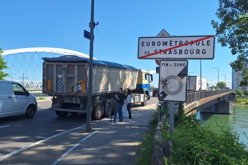 Des bouchons étaient observables à la frontière entre Strasbourg et Kehl ce lundi matin.