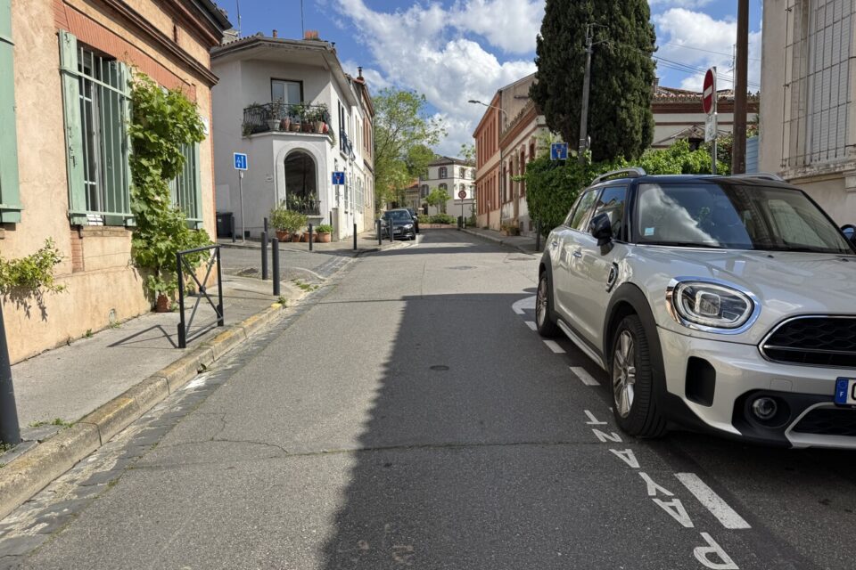 Les 32 places de parking devraient être maintenues dans cette rue 
