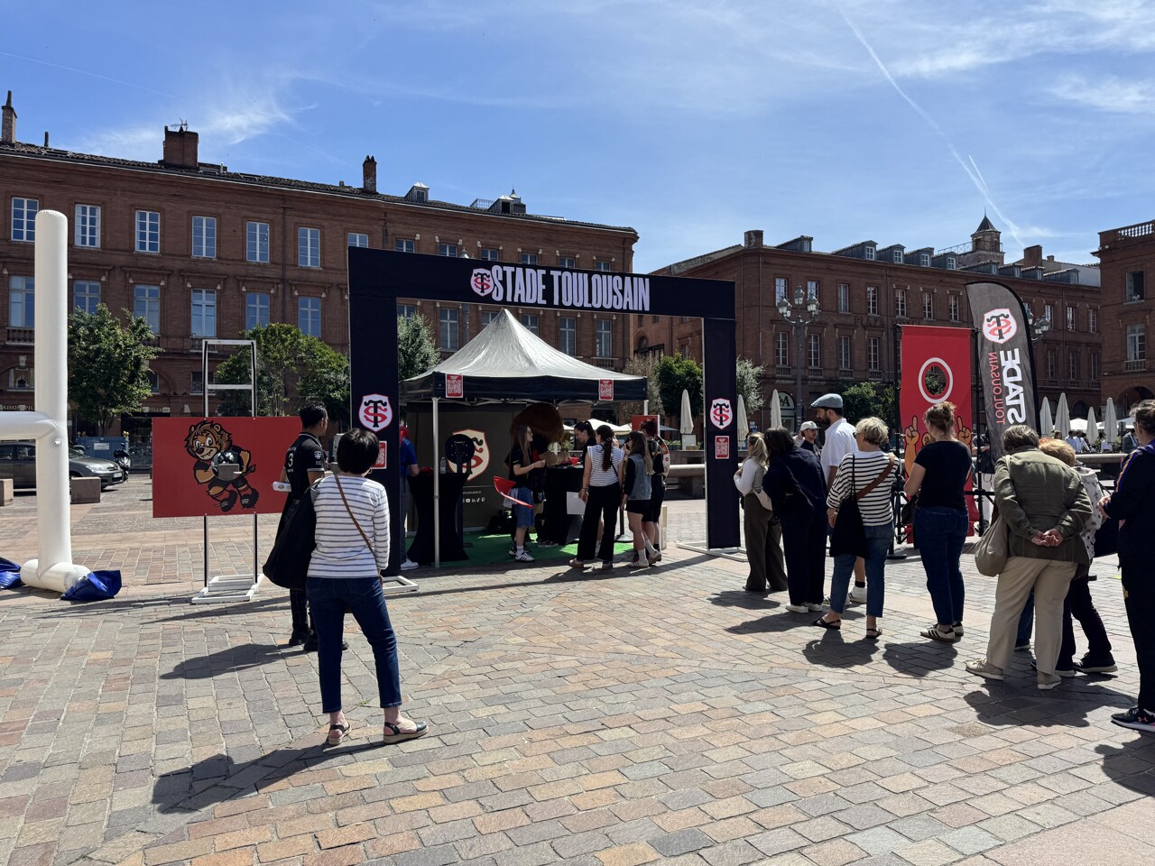 Toulouse. Pourquoi le Stade Toulousain et sa mascotte ont envahi la place du Capitole ?