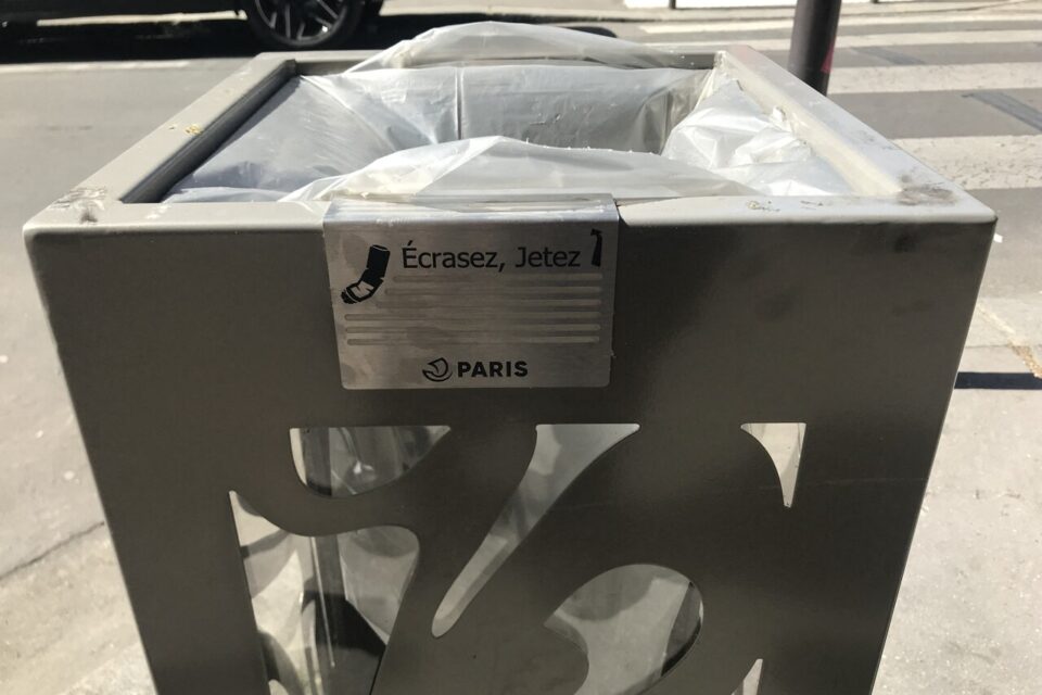 Le nouvel exemplaire d'éteignoir déployé sur les poubelles Cybel en 2025.