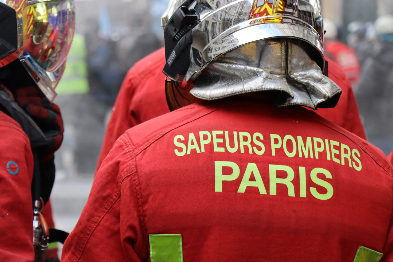 un violent incendie se déclare boulevard Saint-Germain, au moins trois blessés dont un grave