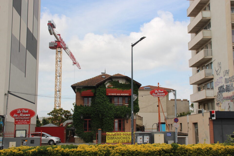 Le Pavé de Minimes, innamovible restaurant du quartier et sa maison atypique qui traverse toutes les mutations du quartier.