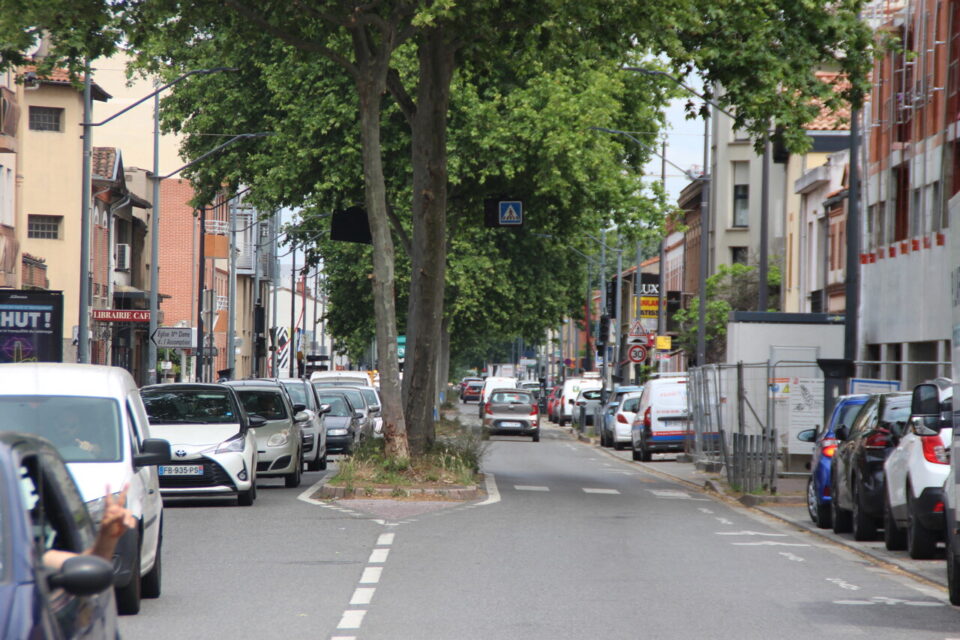Quartier de la Barrière-de-Paris, la circulation inquiète : il faut dire qu'elle est dense, en témoigne cette photo de l'avenue des Etats-Unis, ce lundi 19 mai, à la mi-journée. 