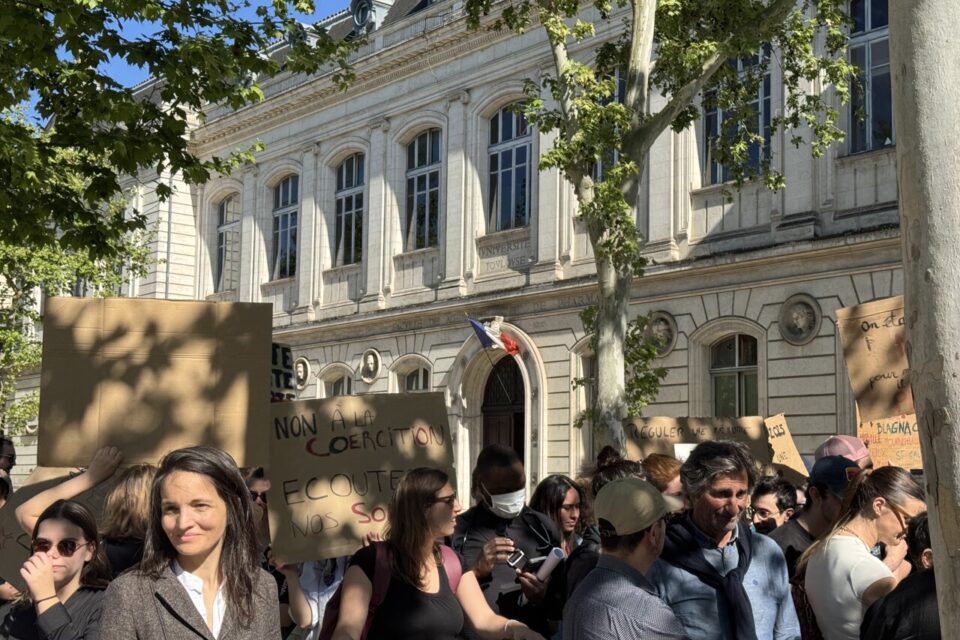 Le convoi est parti de la faculté de médecine pour arriver à l'Hôtel-Dieu
