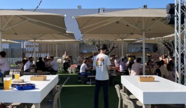 Cette incontournable terrasse de 2 500 m2 vient de rouvrir au bord des bassins à flot de Bordeaux