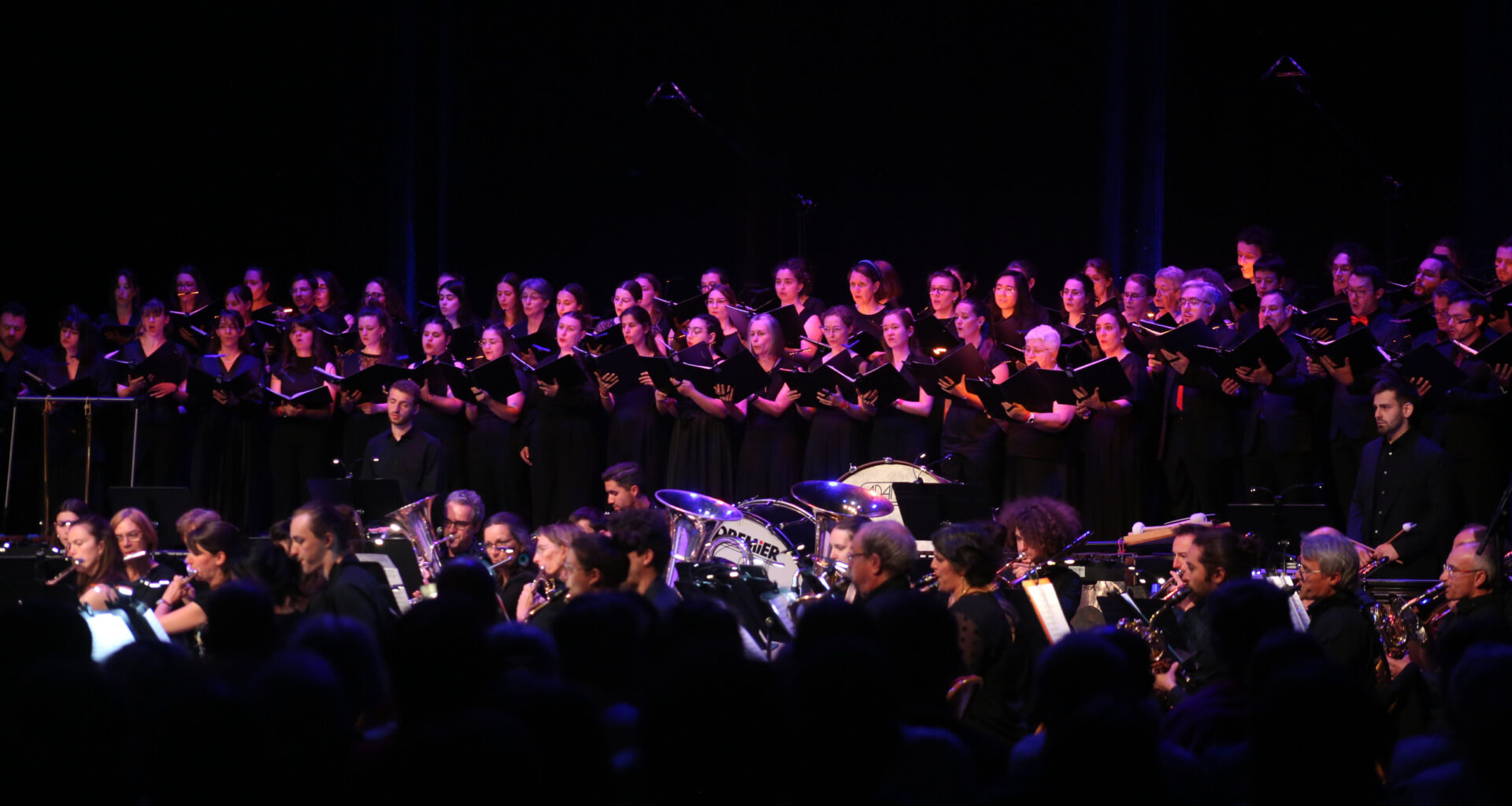 © Thomas Richardson - Le choeur universitaire de Grenoble et l'Harmonie de Grenoble étaient rassemblés mercredi 28 mai pour le concert événement des 80 ans de la libération au Palais des Sports.