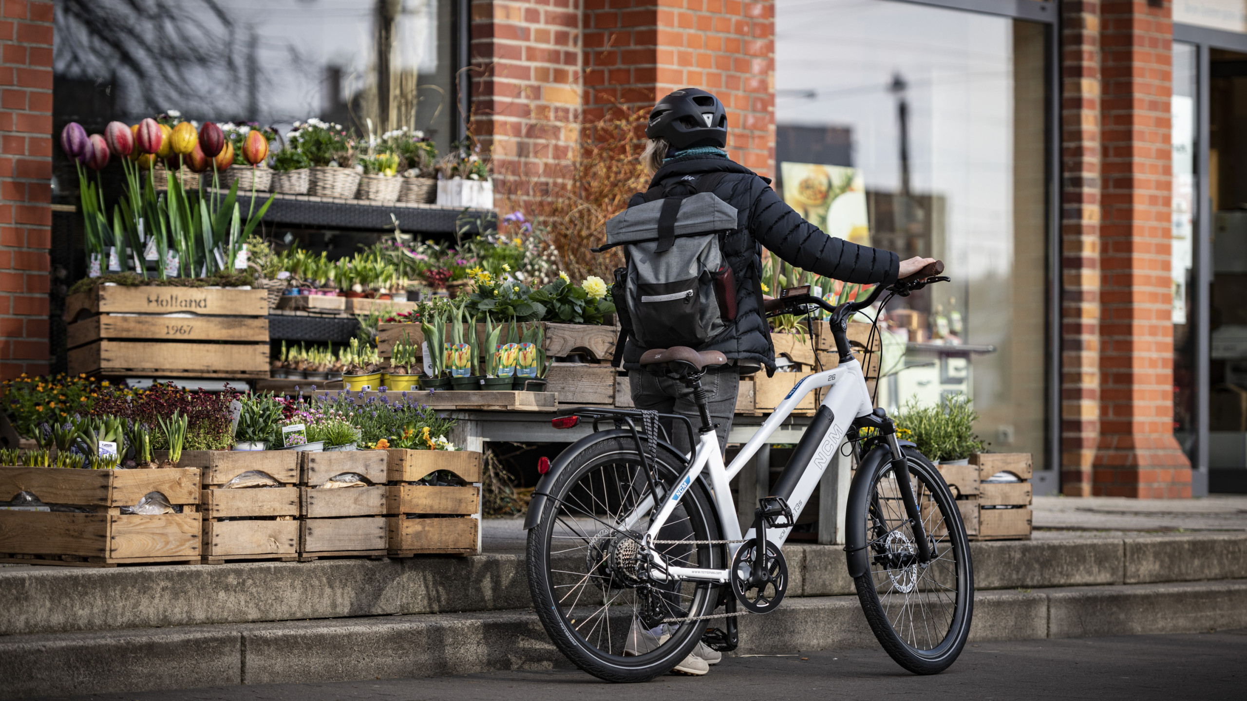© Philipp Zintarra - Leon cycle propose reconditionnement, vélos de seconde main et réparations. Le service après-vente est basé en Espagne, sur le site de Barcelone.