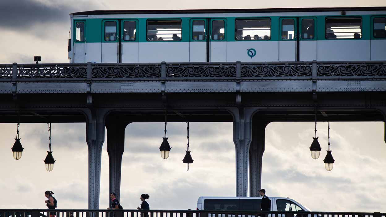 © Shutterstock - De très faibles perturbations vont intervenir du lundi 19 au dimanche 25 mai sur les réseaux de transport en commun de la région Île-de-France.