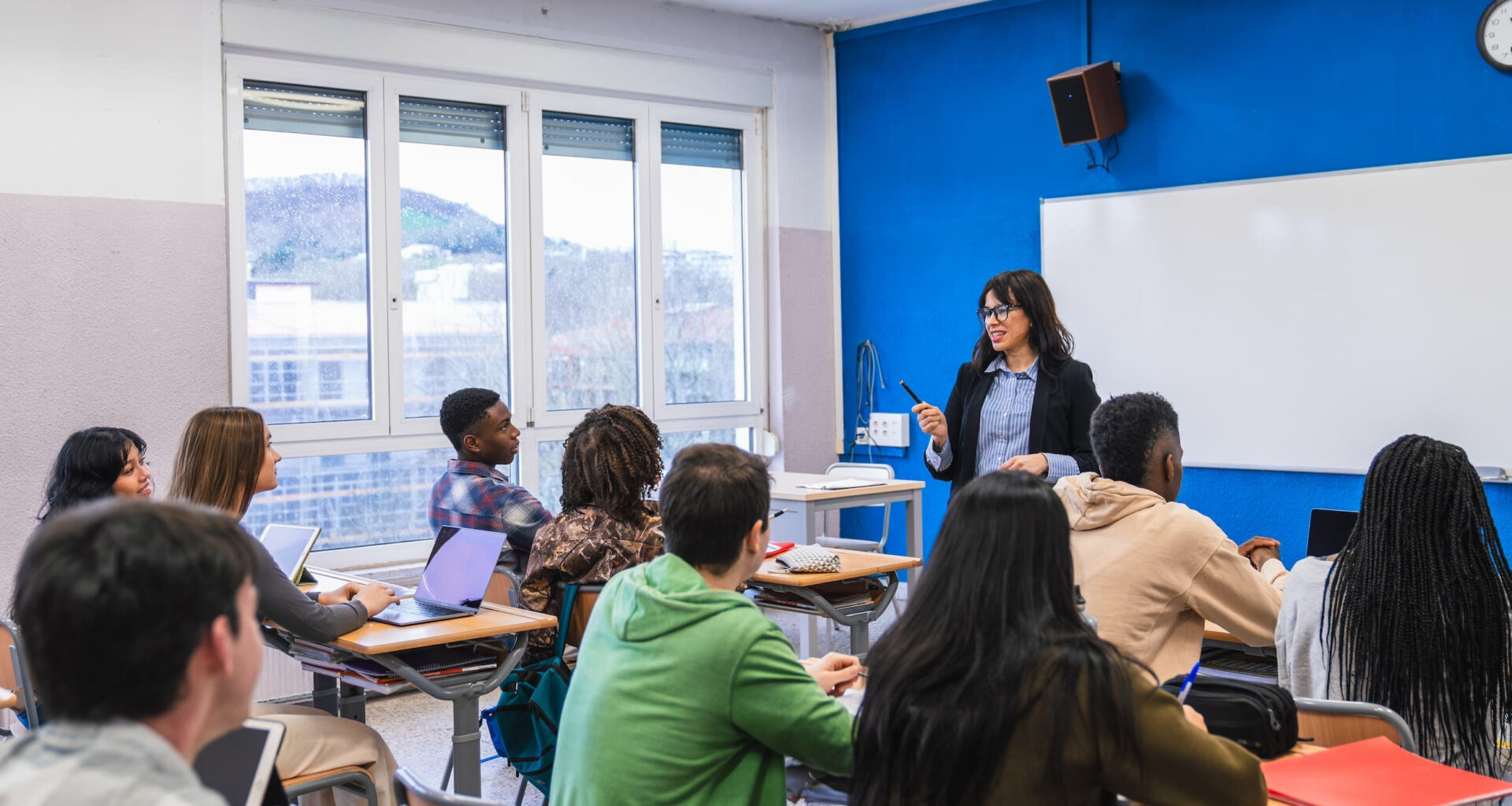 Shutterstock - L'accompagnement des élèves est aussi un critère à prendre en compte pour choisir un bon lycée.