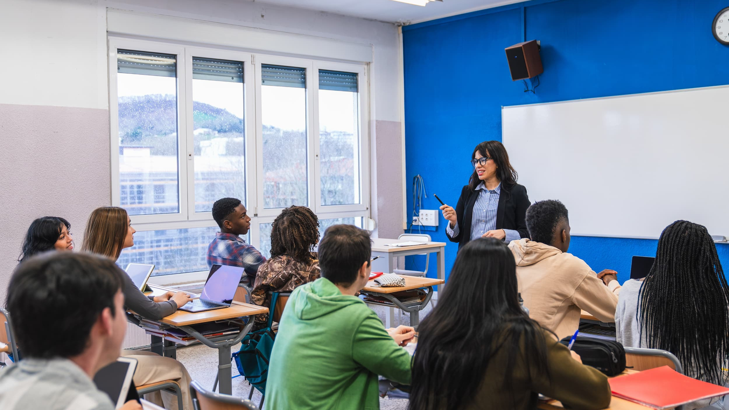 Shutterstock - L'accompagnement des élèves est aussi un critère à prendre en compte pour choisir un bon lycée.