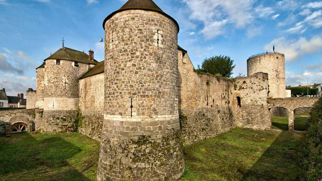 © DR - À Dourdan, le musée du château accueillera la troisième édition d’Ink & Beer, de 10h30 à 23h, pour une journée festive et décalée.