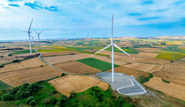 © Shutterstock - Fondé en 2008 à Amiens, H2air est un développeur indépendant de premier plan de projets éoliens terrestres et solaires en France.