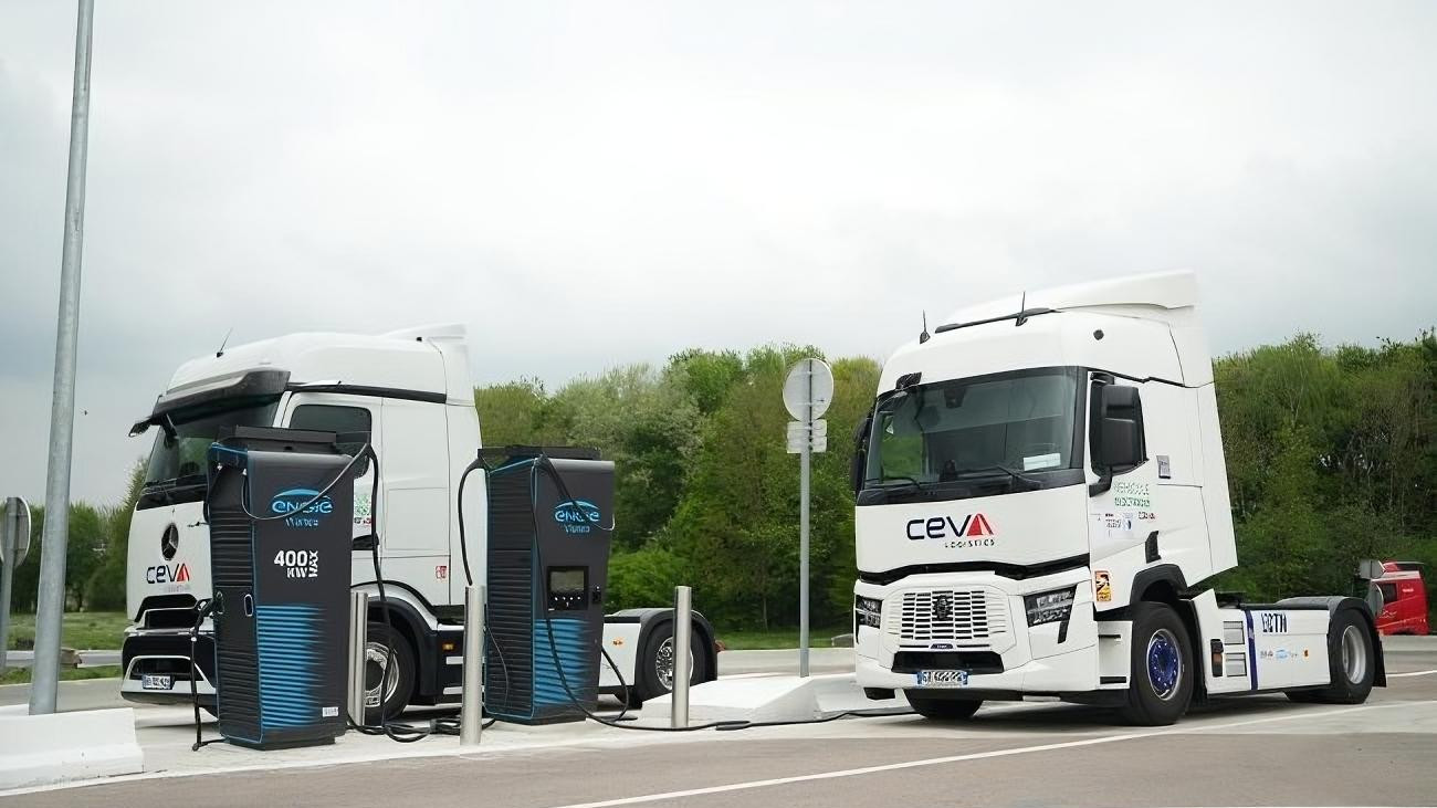 © CEVA Logistics - Entre Avignon et Lille les camions de marchandises peuvent se recharger rapidement à des stations relais.