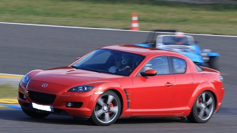 Je n'ai pas encore pu bien profiter de ma Mazda RX-8 sur circuit, la faute à une monte pneumatique inadaptée.