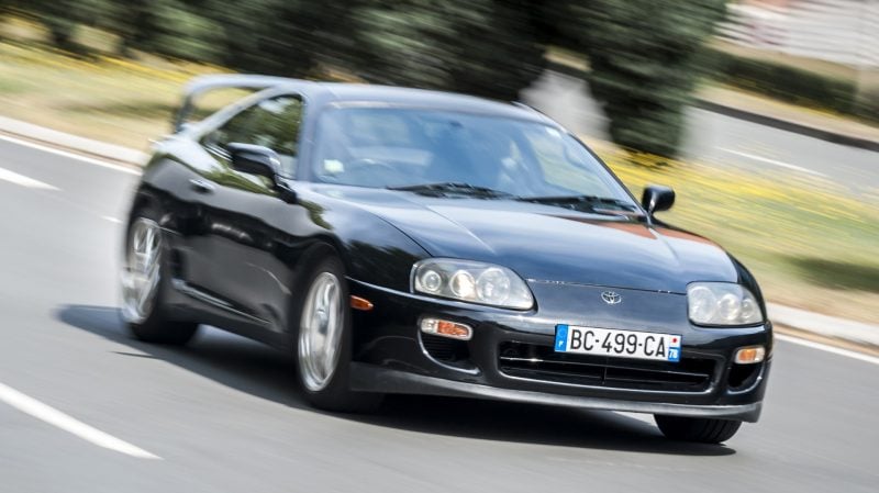 Jeux vidéo, tuning et cinéma ont donné une image sulfureuse de la Toyota Supra MK4, alors qu'elle est plutôt civilisée d'origine.