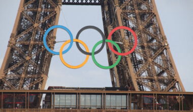 À Paris, le retour des anneaux olympiques sur la tour Eiffel ne se fera pas "avant 2026"